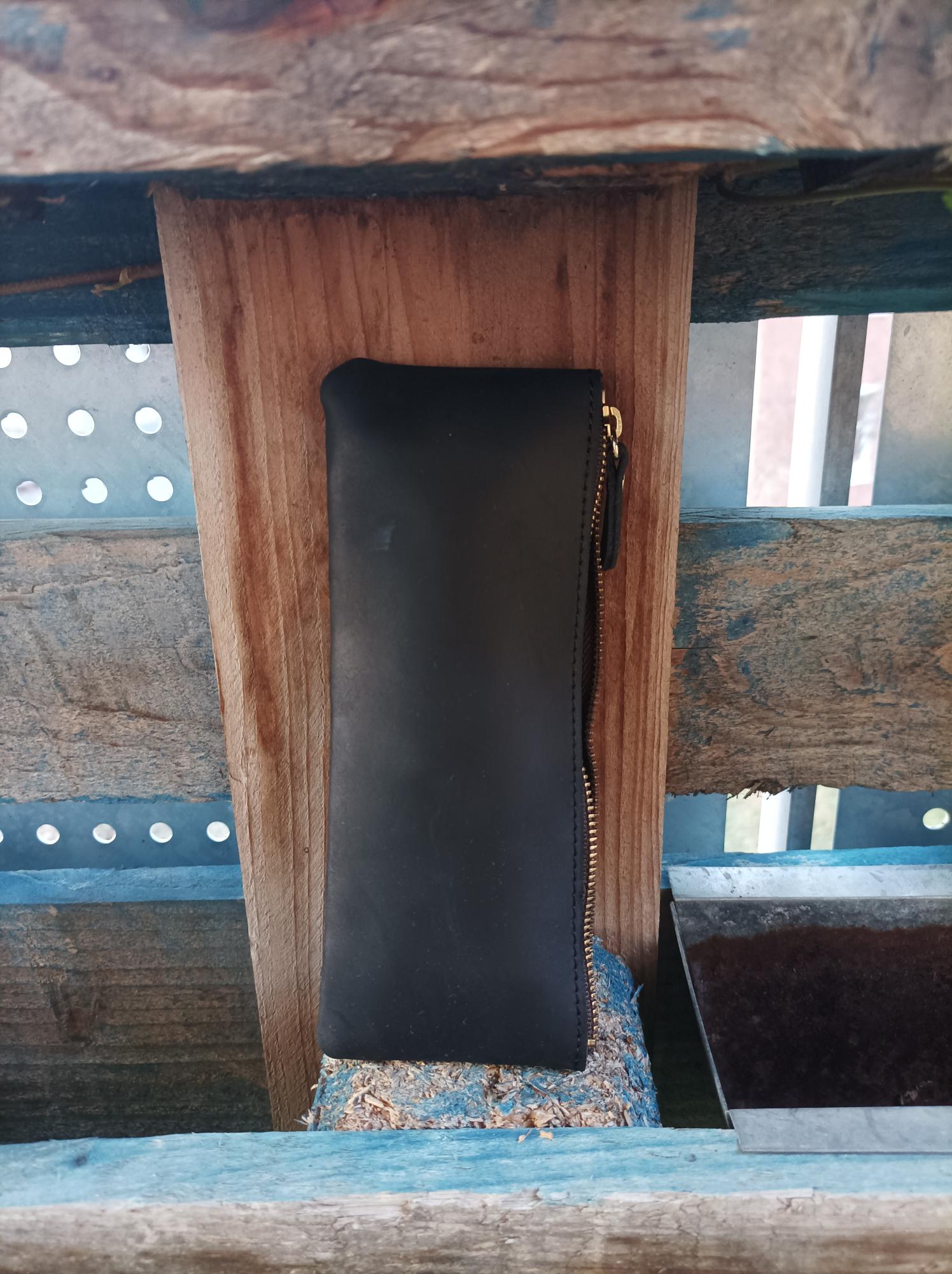 Vintage Leather Zippered Case (20 x 8 cm)